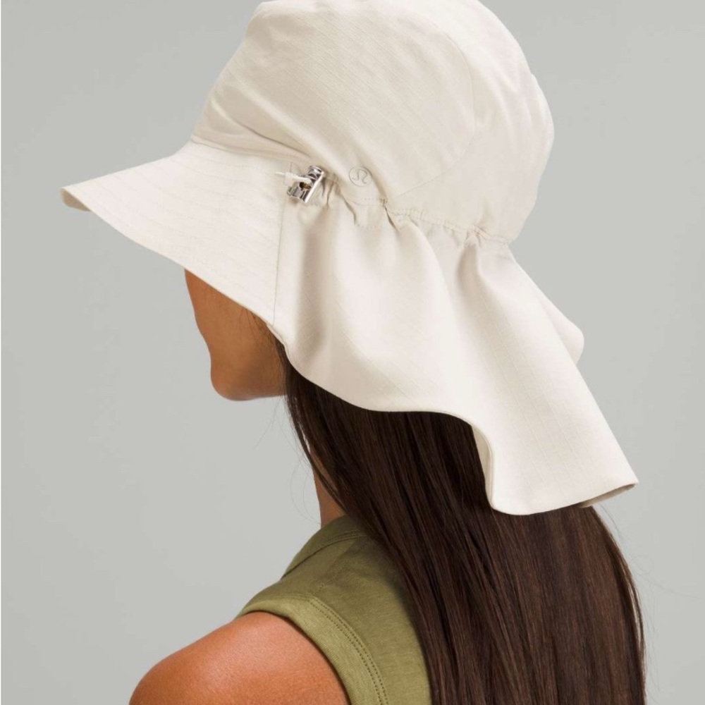 Lululemon Cinchable Wide Brim Bucket Hat - Opal White - Picture 2 of 3